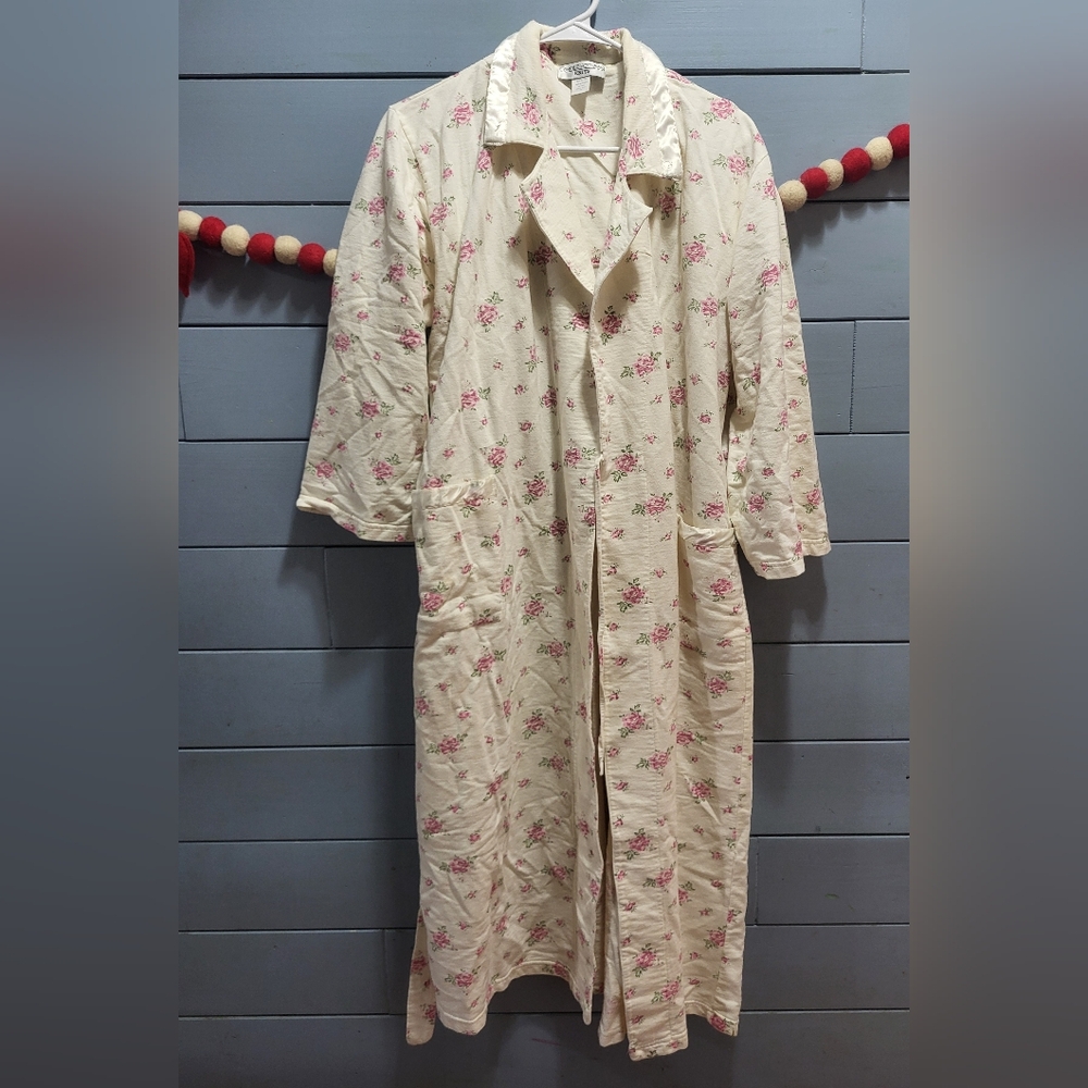 Vintage Floral Robe - Picture 4 of 6
